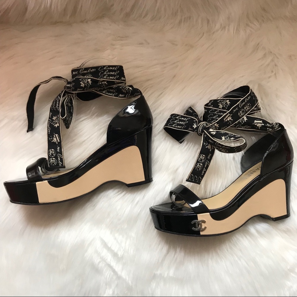 ⭕️SOLD⭕️ CHANEL Cannon CC Logo Lace-Up Sandals - Picture 5 of 8
